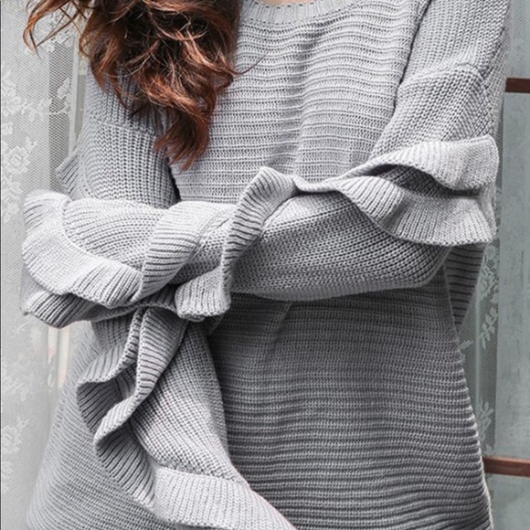 ❗️SALE LAST ONE ❗️Oversized Ruffles Knit Sweater - Picture 2 of 8